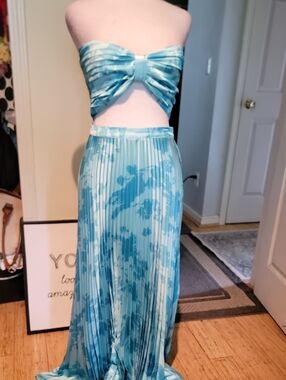 Aakaa Pleated Blue Floral Maxi Skirt - Women Skirt Set